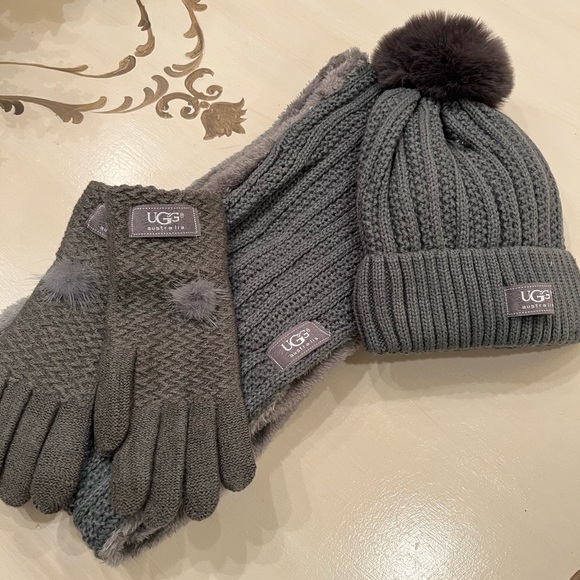 UGG Winter Grey sweater weather pom pom hat & infinity scarf set - Picture 2 of 8